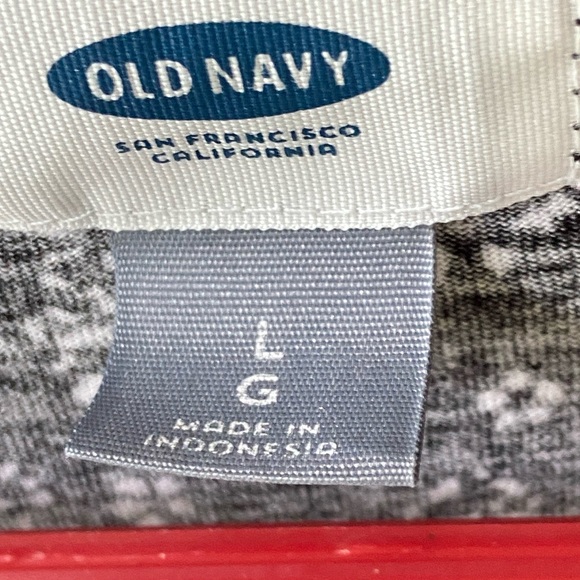 Well Loved Old Navy Sz-L Black w/Tiny White Printed Flowers, Slight High-Low Hem - Picture 11 of 16